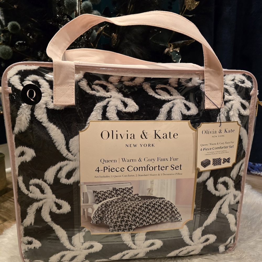 Olivia&Kate New York 4Piece Queen Warm& Cozy Comforter set new
